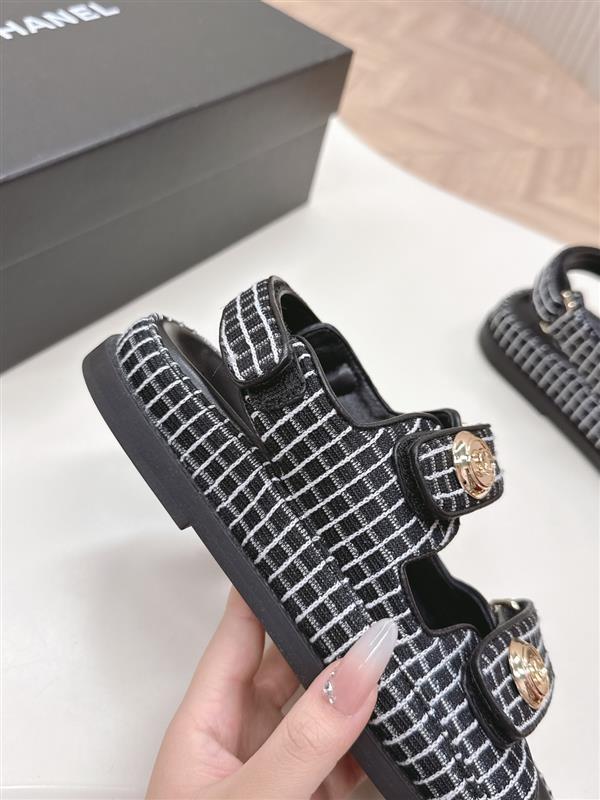 2025112818443890 280